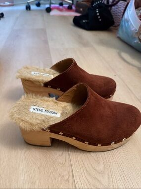 Steve Madden Rust Brown Suede Fur-Lined Clog Mules